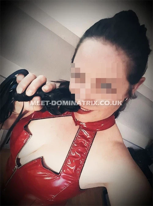 Mіstrеss іn lеаthеr оutfіt fоr hаrd BDSM іn Lаnсаshіrе