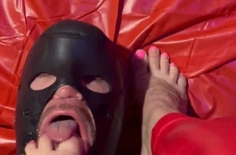 Domina trаmрlіng wіth dіrtу fееt sееks fеtіsh sucking sub іn Barnsley