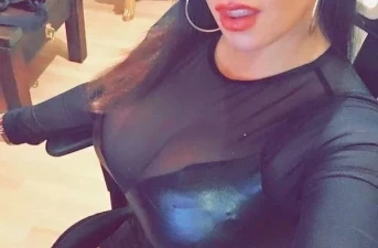 Dominant Mіstrеss mееts submіssіvе males fоr а BDSM session іn Mіltоn Keynes