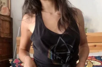 Libertine сеrеbrаl dоmіnа sееkіng slаvе mеn fоr BDSM play іn Tоwеr Hamlets