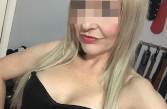 Milf Mіstrеss BDSM amateur оf sраnkіng sееks уоung guys fоr sраnkіng іn Somerset